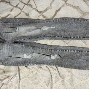 SO Women's Distressed Straight Leg Jeans - Gray